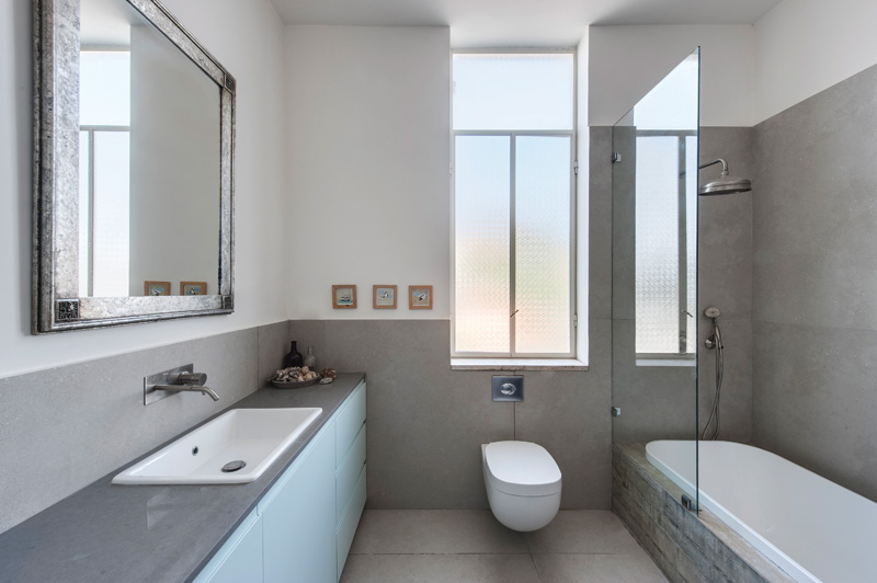 שירותים אמבטיה ומקלחת מעוצב מודרני 